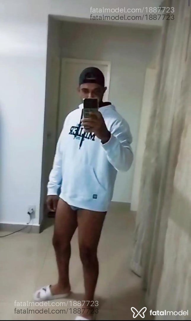 Acompanhante homem morena (o) de olhos castanhos em Montes Claros - Rérond