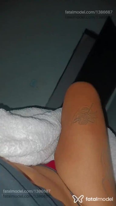 Acompanhante mulher trans morena (o) de olhos pretos - Lari Cruz