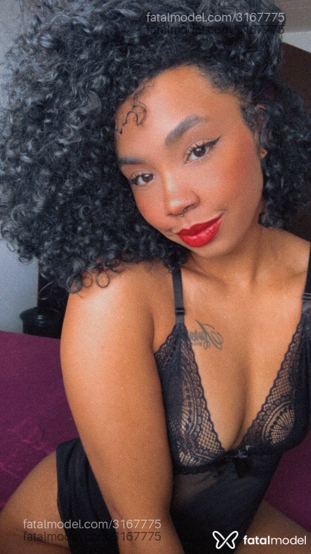 Acompanhante mulher morena (o) de olhos castanhos em Joinville - Maria Vitoria