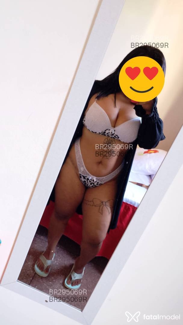 Acompanhante mulher com cabelo castanho de olhos pretos - Bruna Ferraz