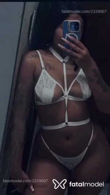 Acompanhante mulher morena (o) de olhos pretos - Gabrielly Vitória