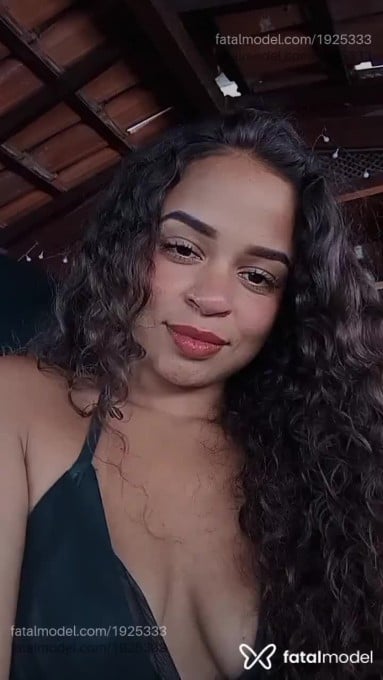 Acompanhante mulher com cabelo castanho de olhos pretos - Sarah
