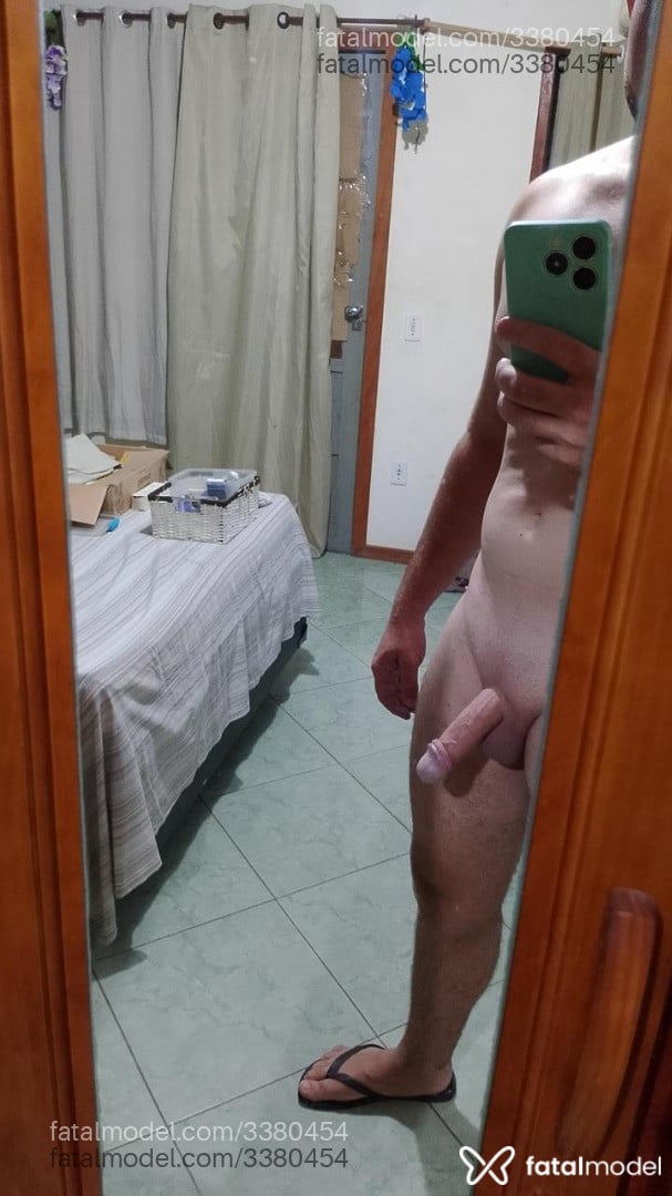 Acompanhante homem com cabelo castanho de olhos verdes em Armação dos Búzios Acompanhante homem com cabelo castanho de olhos verdes em Armação dos Búzios - Vulgo