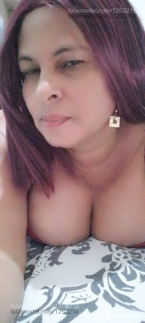 Acompanhante mulher com cabelo castanho de olhos mel em Araçuaí - Dena Moviiik
