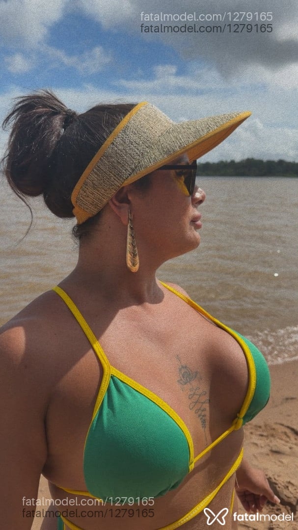 Acompanhante mulher trans com cabelo castanho de olhos castanhos em Castanhal Acompanhante mulher trans com cabelo castanho de olhos castanhos em Castanhal - Vitória Santos