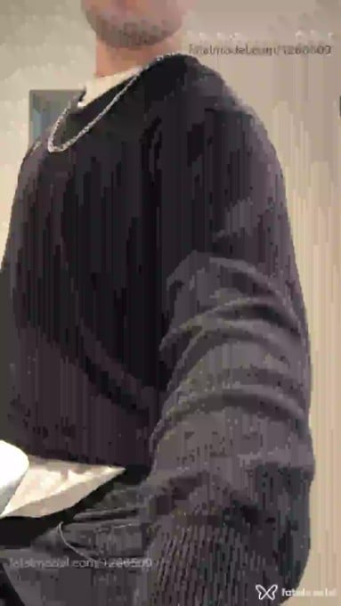 Acompanhante homem com cabelo castanho de olhos castanhos em Joinville Acompanhante homem com cabelo castanho de olhos castanhos em Joinville - Novinhoxx