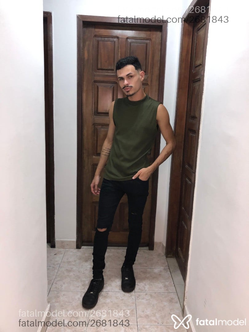 Acompanhante homem morena (o) de olhos castanhos em Aracaju - Carlos Henryque