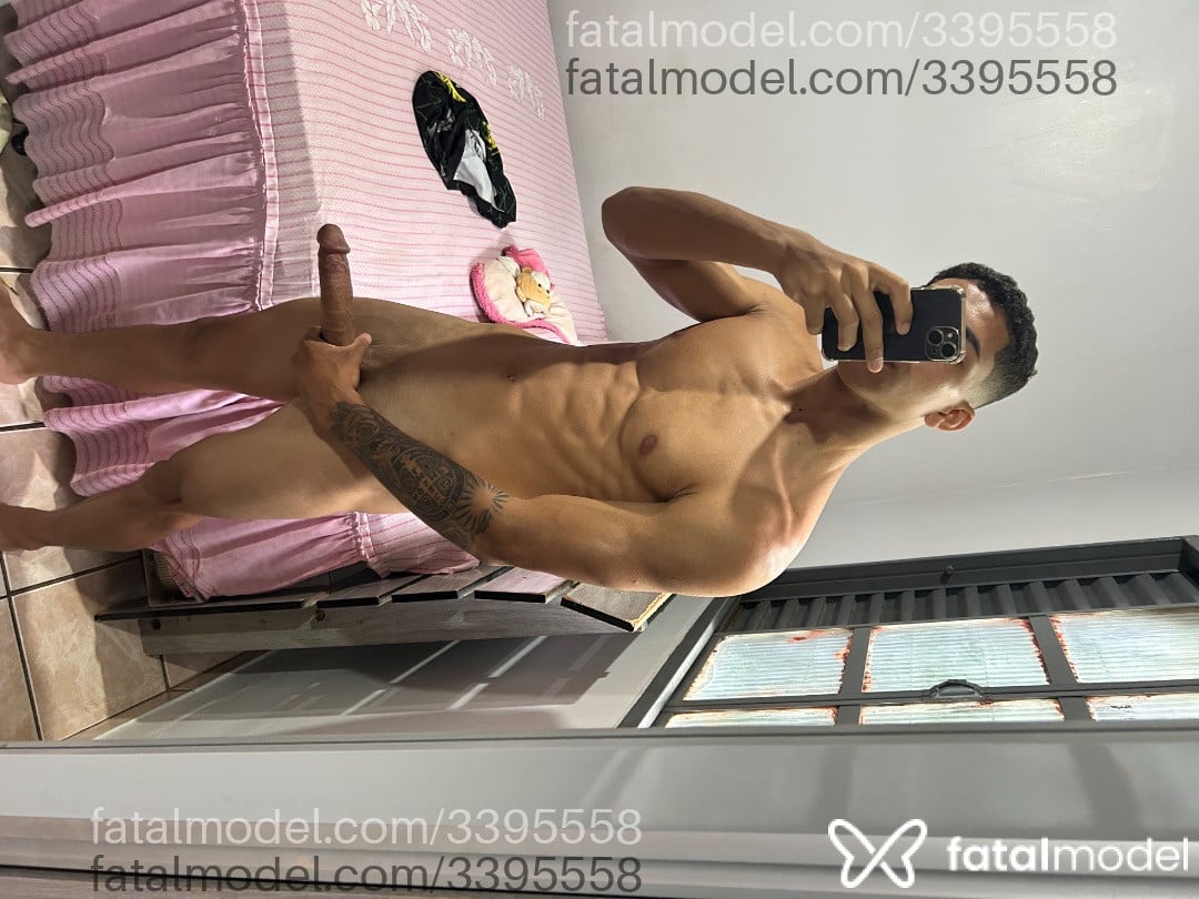 Acompanhante homem com cabelo castanho de olhos castanhos - Jotavê Acompanhante homem com cabelo castanho de olhos castanhos - Jotavê