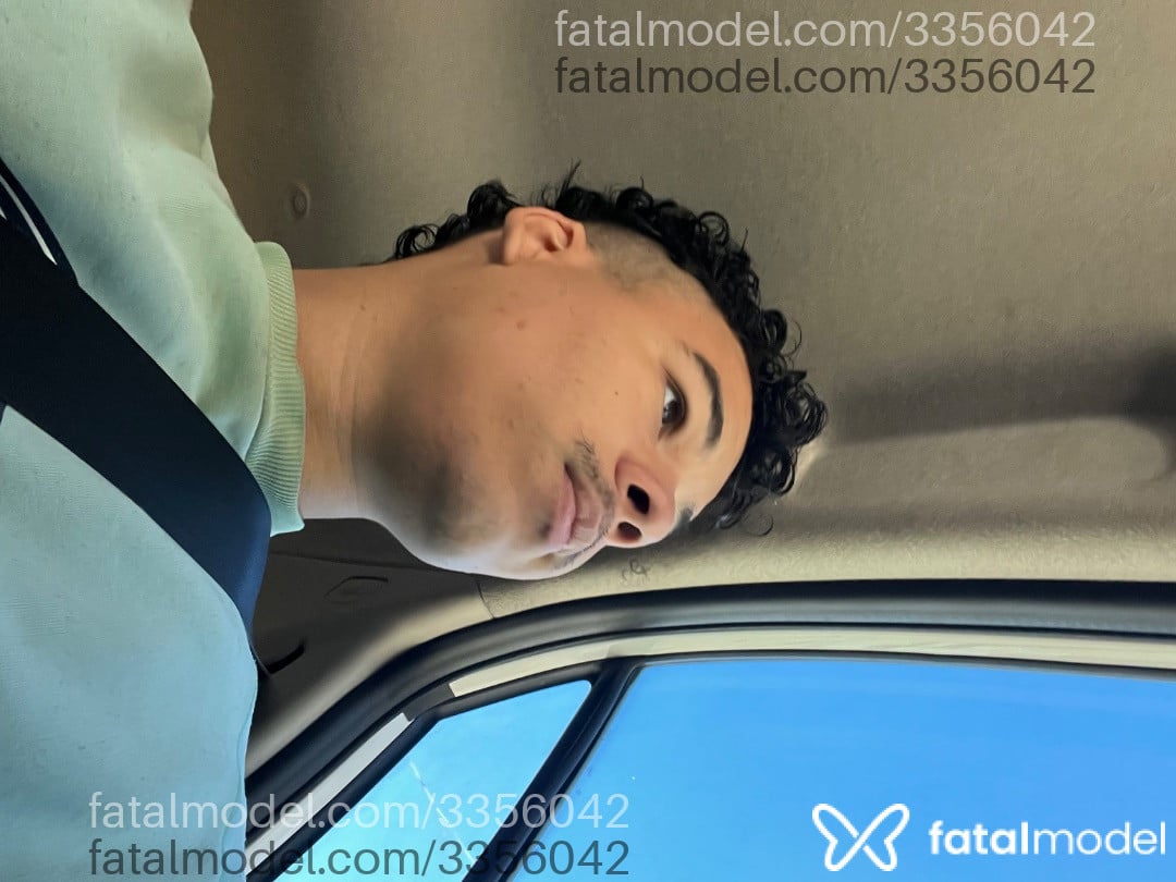 Acompanhante homem morena (o) de olhos castanhos em Blumenau - Gustavo
