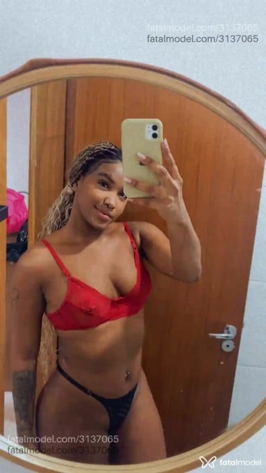 Acompanhante mulher morena (o) de olhos castanhos - Maya