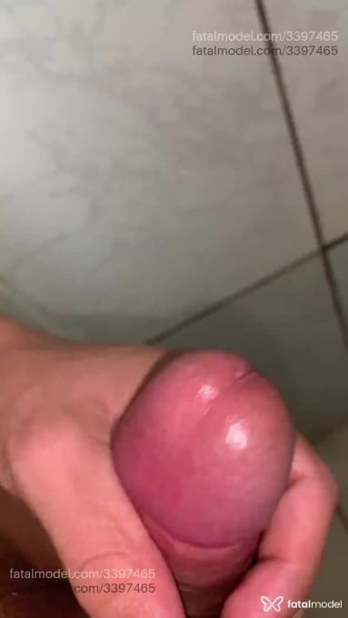 Acompanhante homem com cabelo castanho de olhos castanhos em Brasília Acompanhante homem com cabelo castanho de olhos castanhos em Brasília - Lima