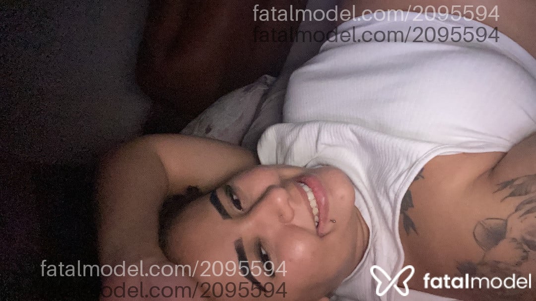 Acompanhante mulher com cabelo castanho de olhos castanhos em Virtual - Suellen Oliveira