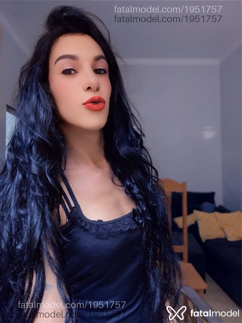Acompanhante mulher trans morena (o) de olhos verdes em Trindade - Laura