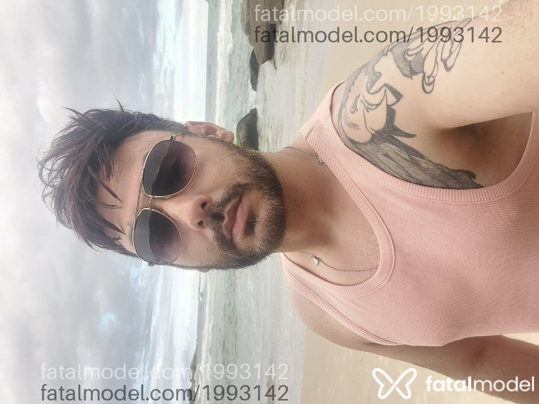 Acompanhante homem com cabelo castanho de olhos castanhos em São José Acompanhante homem com cabelo castanho de olhos castanhos em São José - Tthéu