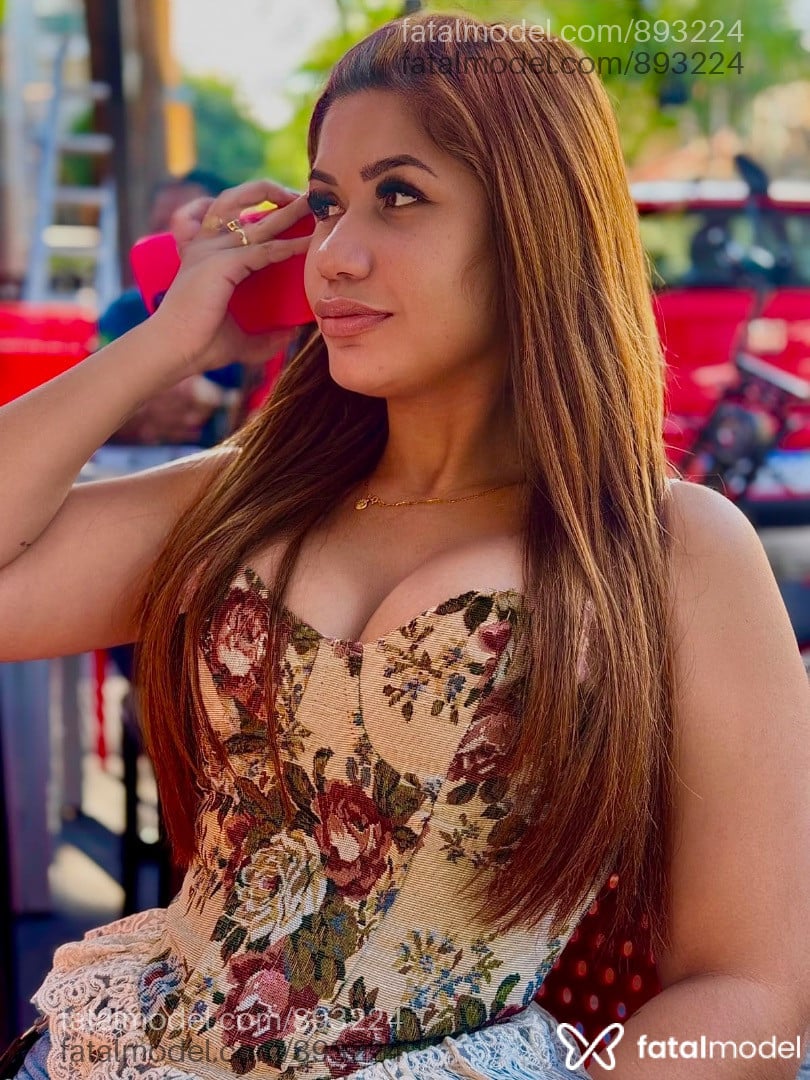 Acompanhante mulher loira (o) de olhos verdes em Corumbá - Letícia mirela