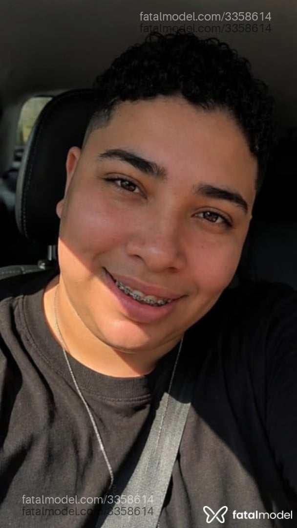 Acompanhante homem trans morena (o) de olhos castanhos - Kallebrqz