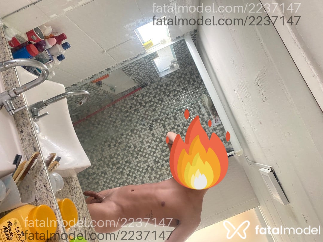 Acompanhante homem morena (o) de olhos castanhos em Volta Redonda - índio