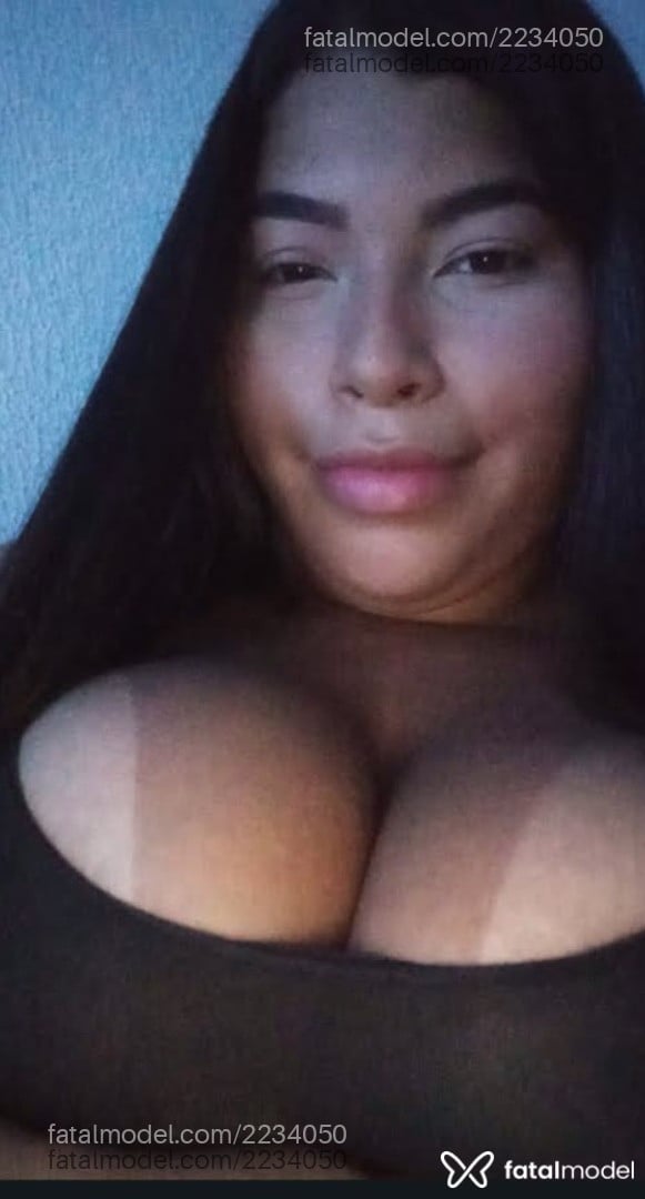 Acompanhante mulher com cabelo castanho de olhos castanhos em Virtual - Cristal