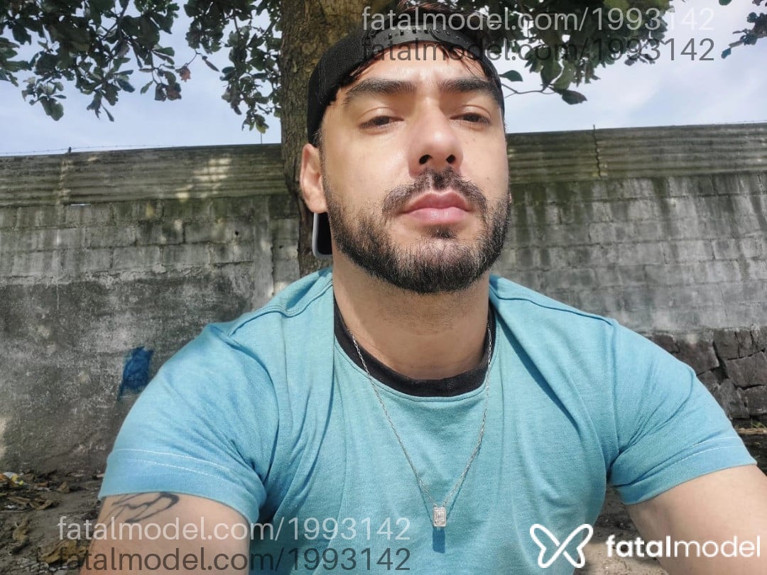 Acompanhante homem com cabelo castanho de olhos castanhos em São José Acompanhante homem com cabelo castanho de olhos castanhos em São José - Tthéu