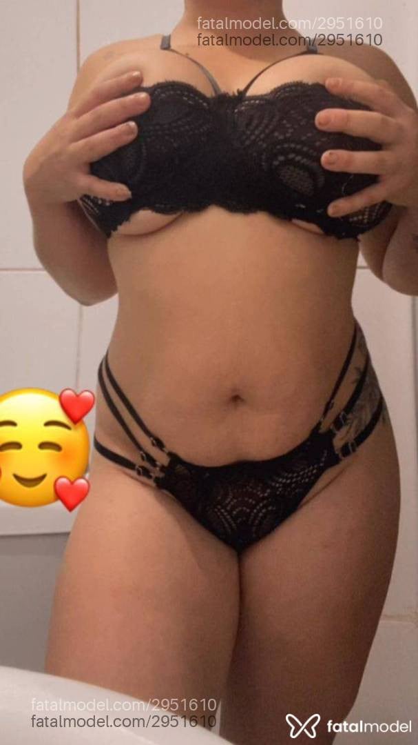 Acompanhante mulher morena (o) de olhos mel em Rio de Janeiro Acompanhante mulher morena (o) de olhos mel em Rio de Janeiro - Larissa