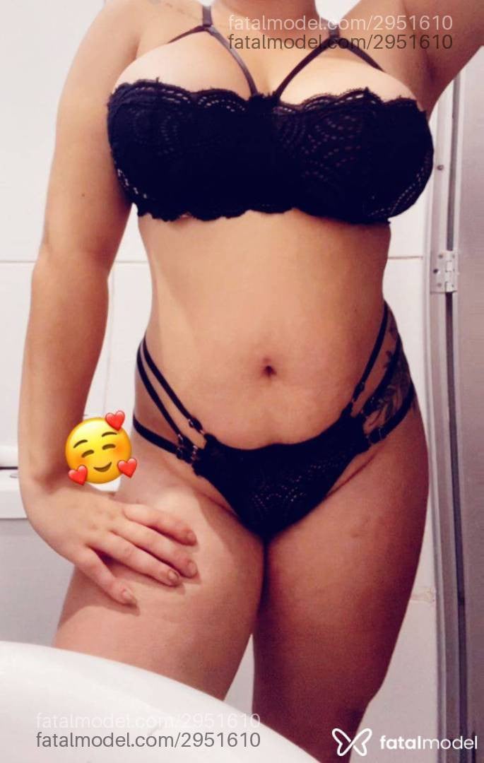 Acompanhante mulher morena (o) de olhos mel em Rio de Janeiro Acompanhante mulher morena (o) de olhos mel em Rio de Janeiro - Larissa