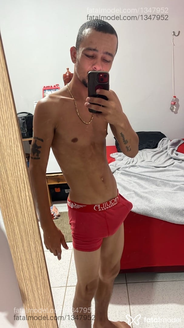 Acompanhante homem morena (o) de olhos azuis em Cajueiro da Praia Acompanhante homem morena (o) de olhos azuis em Cajueiro da Praia - Magrim Avantajado