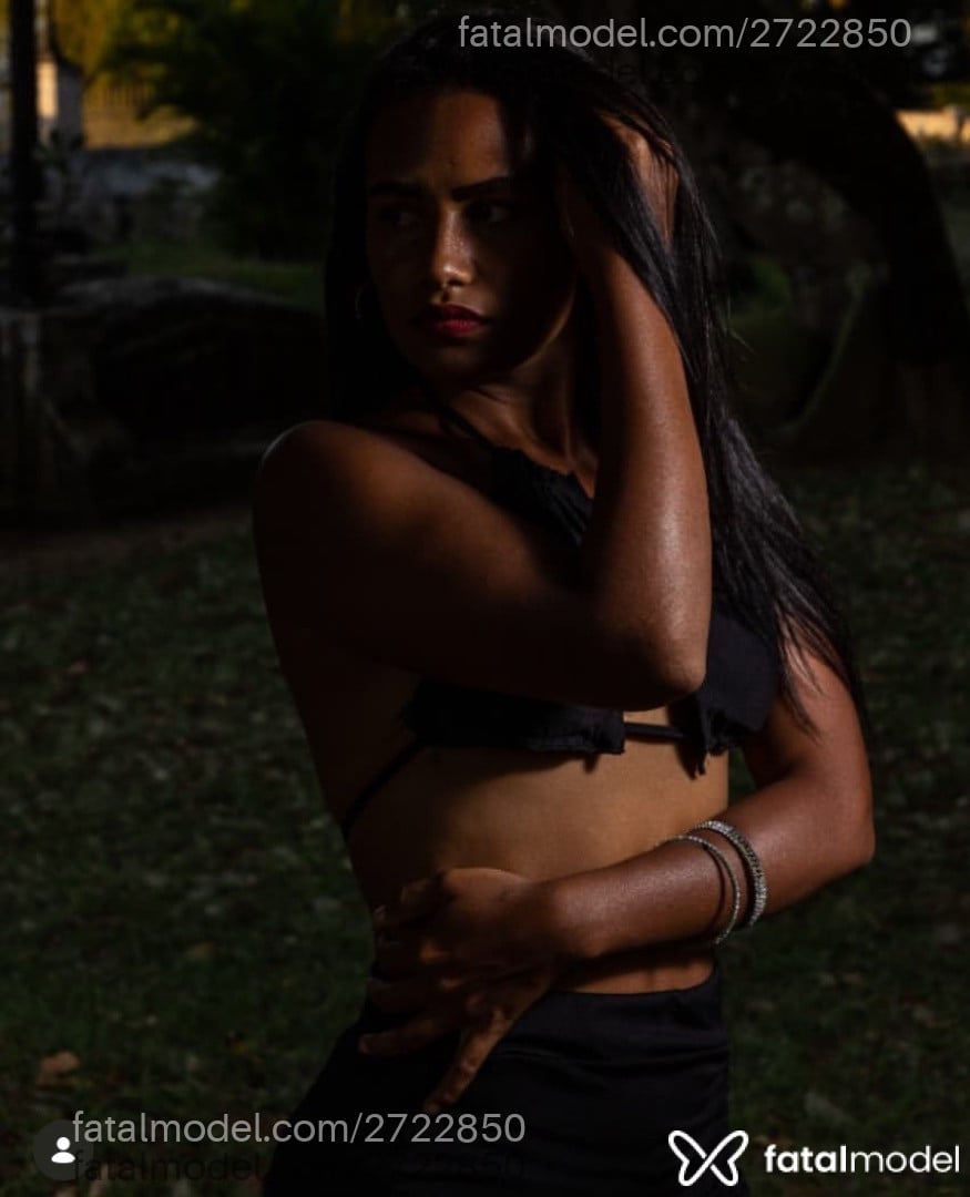Acompanhante mulher morena (o) de olhos castanhos em Luís Eduardo Magalhães Acompanhante mulher morena (o) de olhos castanhos em Luís Eduardo Magalhães - Morena