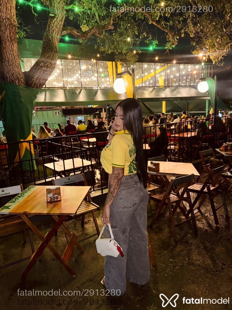 Acompanhante mulher com cabelo castanho de olhos mel em Barretos - Júlia Campos