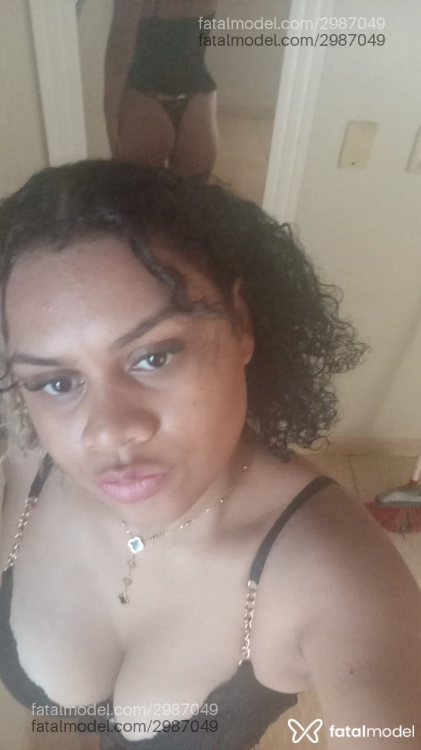 Acompanhante mulher morena (o) de olhos pretos - Melody