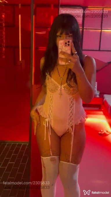 Acompanhante mulher trans morena (o) de olhos castanhos - Ysabelle Acompanhante mulher trans morena (o) de olhos castanhos - Ysabelle