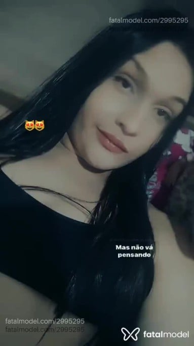 Acompanhante mulher trans com cabelo castanho de olhos mel - Engel Sofia