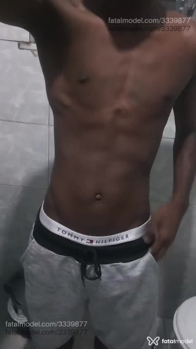 Acompanhante homem com cabelo castanho de olhos pretos em Rio de Janeiro - Small Black