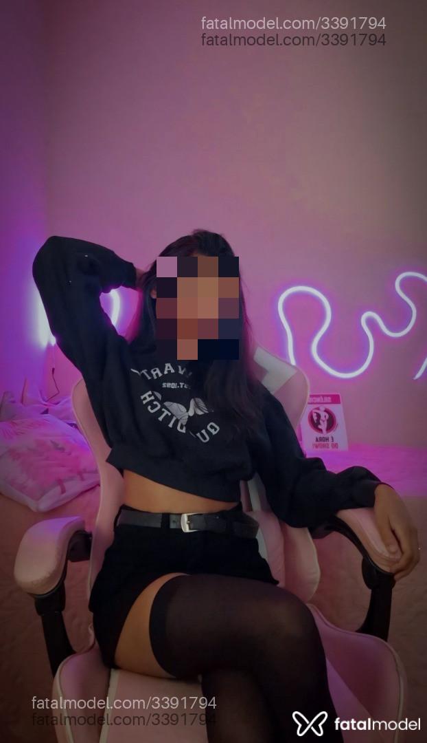 Acompanhante mulher morena (o) de olhos castanhos em Virtual Acompanhante mulher morena (o) de olhos castanhos em Virtual - Ártemis