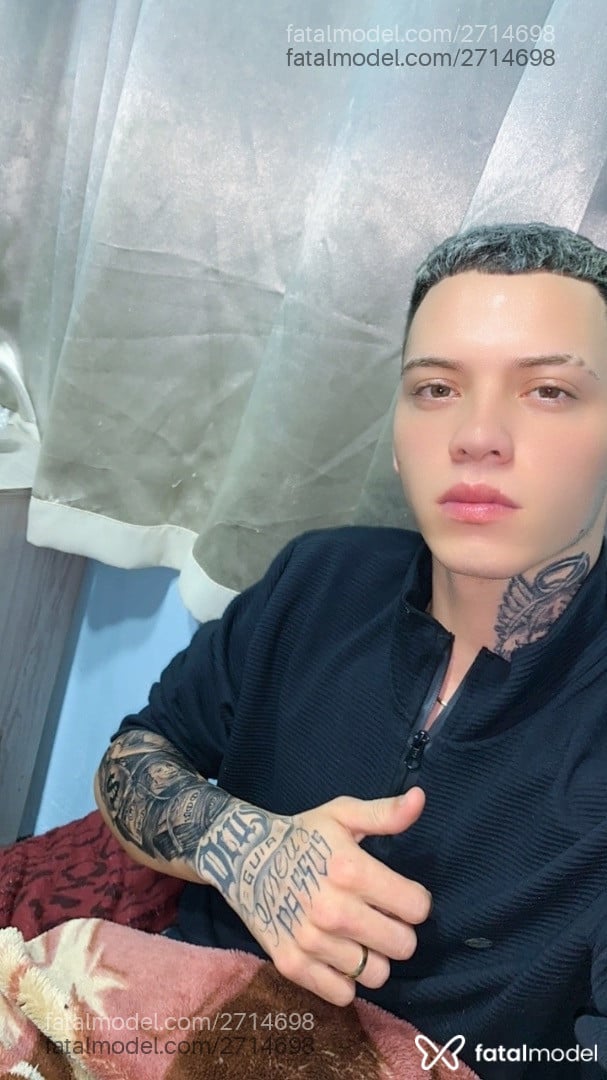 Acompanhante homem com cabelo castanho de olhos castanhos em Porto Alegre Acompanhante homem com cabelo castanho de olhos castanhos em Porto Alegre - Amaralzinho