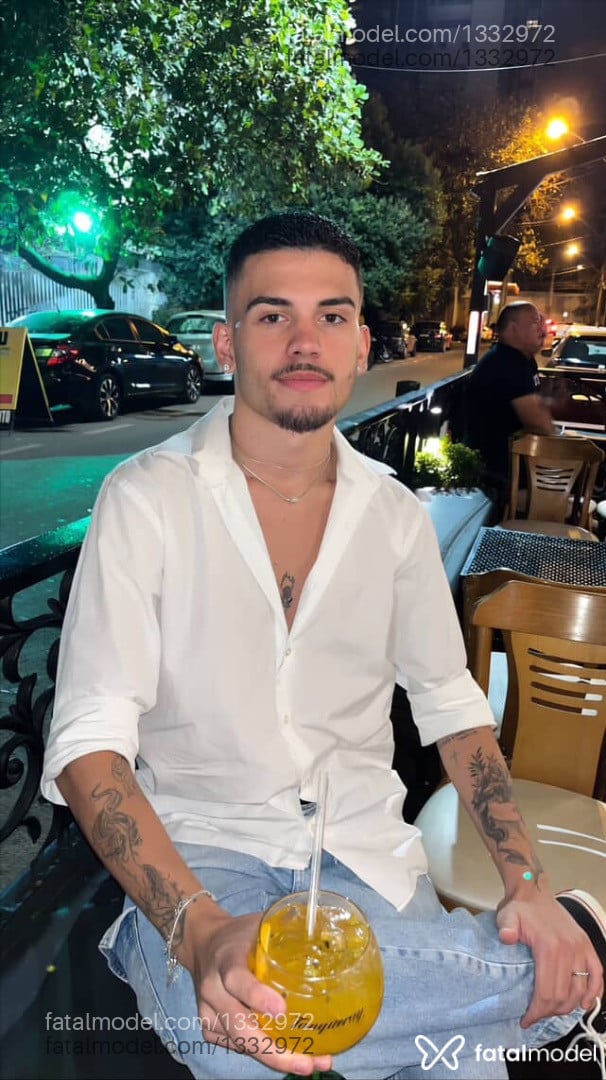 Acompanhante homem com cabelo castanho de olhos castanhos em Goiânia - Vittor Silva