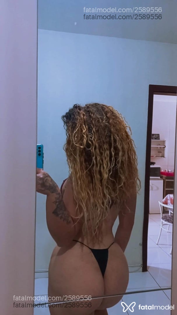 Acompanhante mulher com cabelo castanho de olhos castanhos em Santa Cruz do Sul - Ambriele Lima