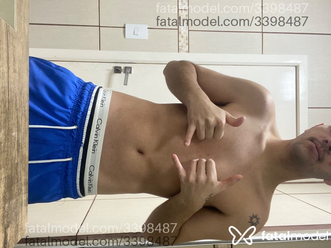 Acompanhante homem com cabelo castanho de olhos castanhos em Criciúma Acompanhante homem com cabelo castanho de olhos castanhos em Criciúma - Jacob