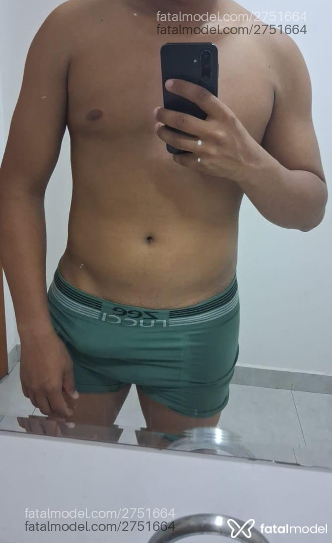 Acompanhante homem morena (o) de olhos castanhos em Cuiabá - Gustavo