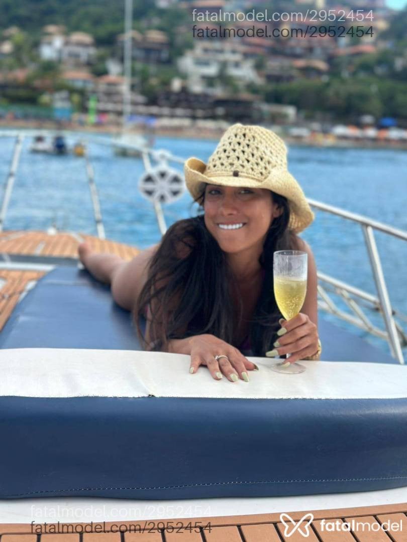 Acompanhante mulher morena (o) de olhos pretos em Araruama Acompanhante mulher morena (o) de olhos pretos em Araruama - Solprincess