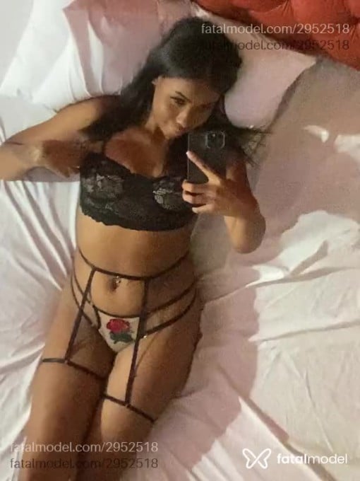 Acompanhante mulher com cabelo castanho de olhos pretos - Morenah Acompanhante mulher com cabelo castanho de olhos pretos - Morenah