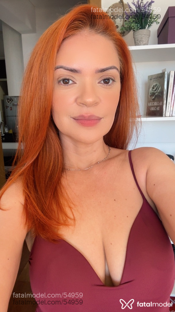 Acompanhante mulher ruiva (o) de olhos castanhos em Virtual - Nina Sag