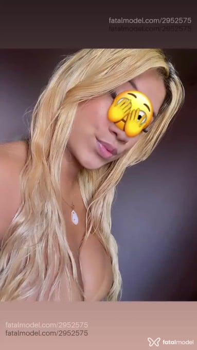 Acompanhante mulher com cabelo colorido de olhos pretos em Porto Velho - Aryanna