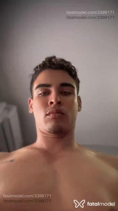 Acompanhante homem morena (o) de olhos castanhos em Virtual - Yuri Novaes