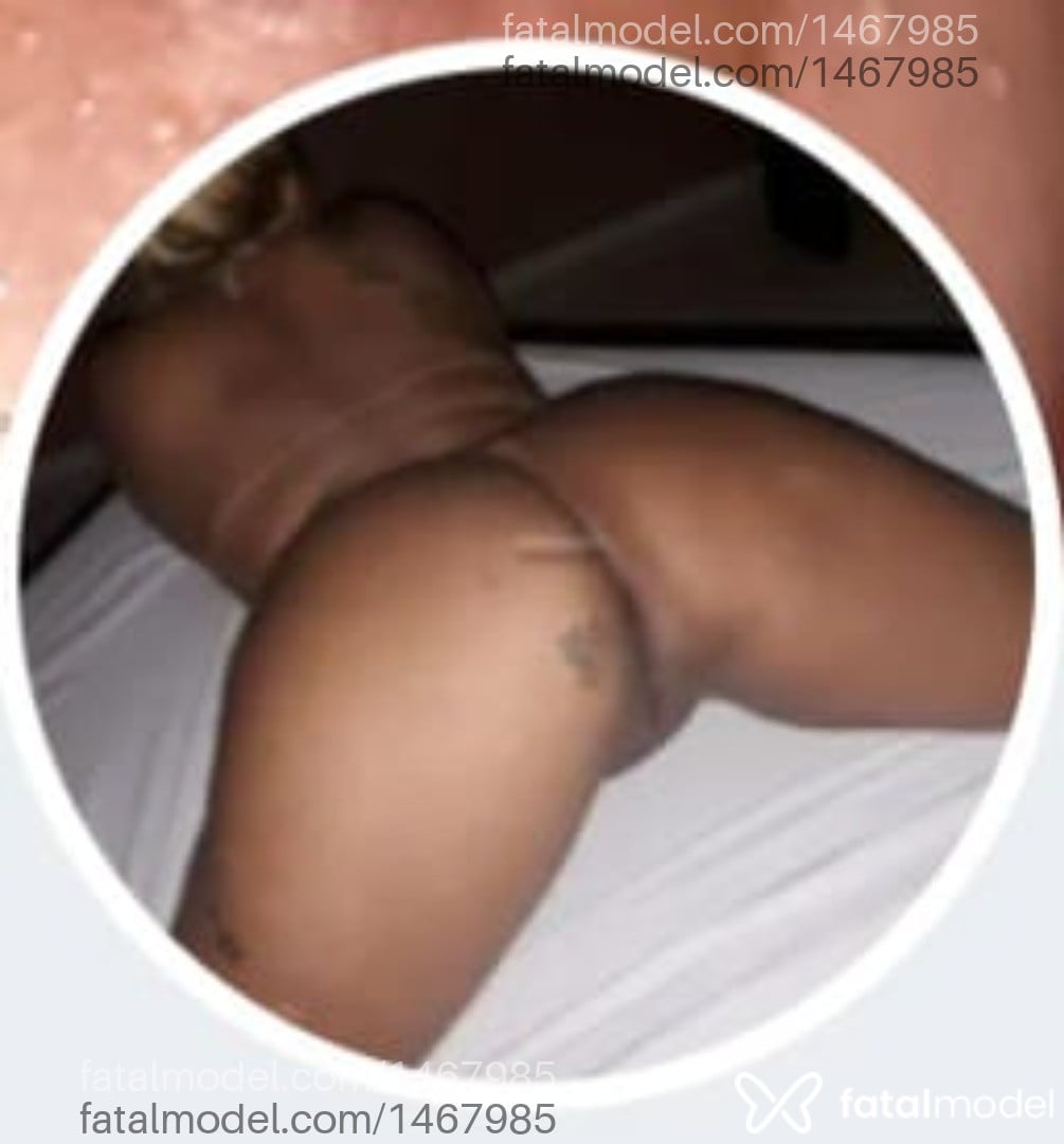 Acompanhante mulher loira (o) de olhos castanhos - Rubby Mell