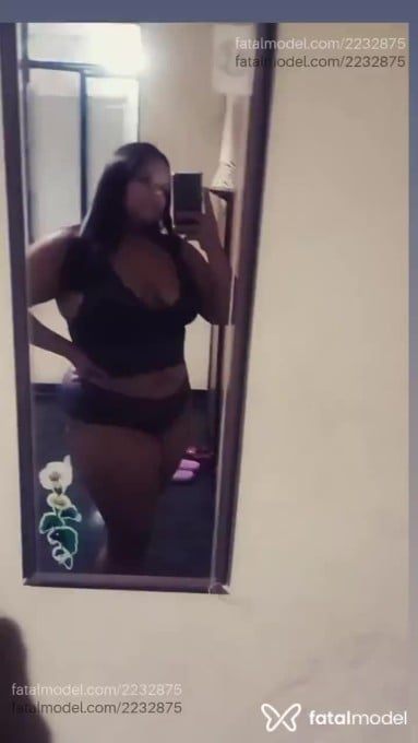 Acompanhante mulher com cabelo colorido de olhos pretos em Rio de Janeiro - Stella Belmont