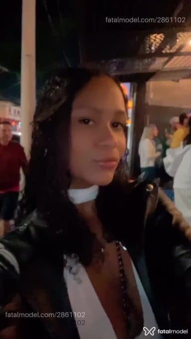 Acompanhante mulher morena (o) de olhos castanhos - Tatah Acompanhante mulher morena (o) de olhos castanhos - Tatah