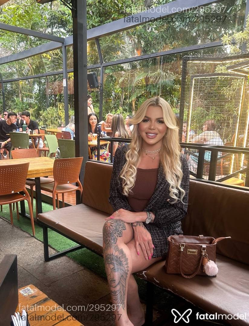 Acompanhante travesti loira (o) de olhos mel em Brasília - Paty Bittencourt