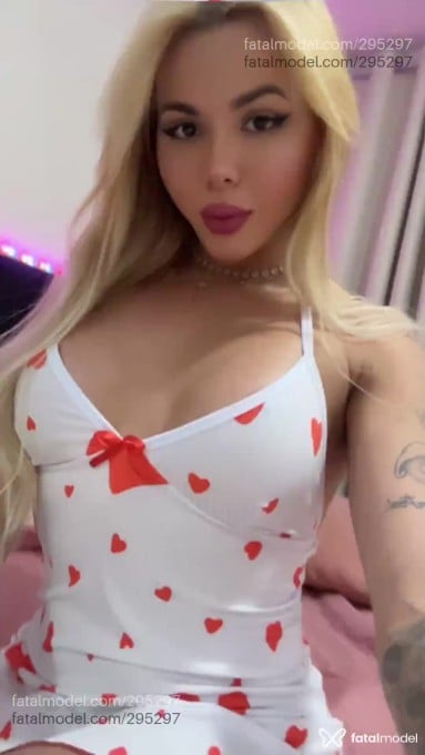 Acompanhante travesti loira (o) de olhos mel em Brasília Acompanhante travesti loira (o) de olhos mel em Brasília - Paty Bittencourt