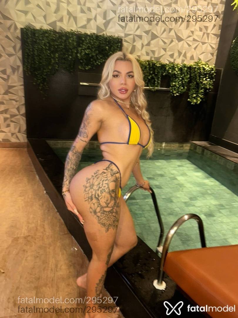 Acompanhante travesti loira (o) de olhos mel em Brasília Acompanhante travesti loira (o) de olhos mel em Brasília - Paty Bittencourt