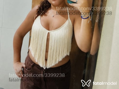 Acompanhante mulher morena (o) de olhos castanhos em Virtual Acompanhante mulher morena (o) de olhos castanhos em Virtual - Santrix